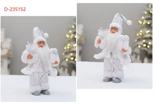Detailansicht der wunderschönen weiß-silbernen stehenden Weihnachtsmann Figur für Tischdeko.