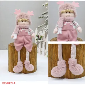 Bambola natalizia in peluche rosa, grazioso design con corna di renna per decorazione festiva.