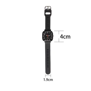 Jugendliche quadratische Quarzuhr mit schwarzem Silikonarmband, stilvoll modisch.