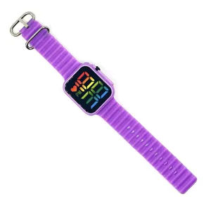 Orologio digitale LED per studenti con schermo arcobaleno colorato e cinturino viola.