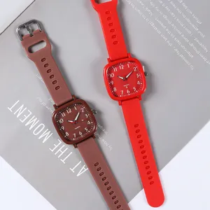 Stylische quadratische Quarzuhr fuer Jugendliche, Silikonarmband, Detailansicht.