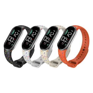 Orologio sportivo elettronico con cinturino colorato per ragazze e studentesse, display LED.