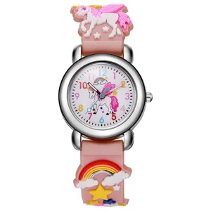 Simpatico orologio al quarzo per bambini con cinturino in silicone rosa unicorno 3D.