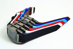 Luftfahrt LED Elektronikuhr mit Armaturenbrett-Zifferblatt und bunten Armbändern im Detail.