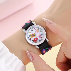 Vista dettagliata del grazioso quadrante 3D con colorato design a farfalla e fiori per bambini.