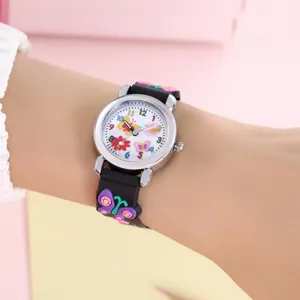 Dettaglio orologio bambini con grazioso cinturino in silicone a farfalla 3D e quadrante.