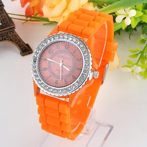 Oranger Silikon Uhren mit Strass Lünette, Quarzwerk, modische Damen Studentin Armbanduhr Freizeit.