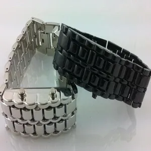 Futuristische LED Digitaluhr mit einem stilvollen Gliederarmband aus Metall für Paare.
