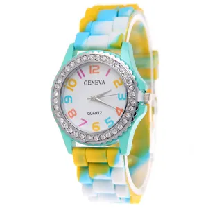 Bunte Bonbon Silikonarmbanduhr mit Strass-Lünette und bunten Ziffern für Damen