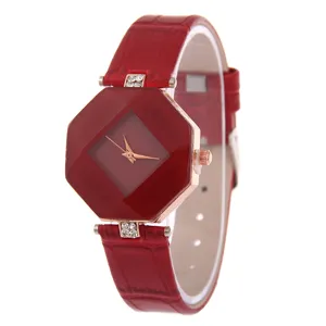Rote facettierte Damenuhr mit rotem Lederarmband und modischem Quarz-Uhrwerk für Damen.