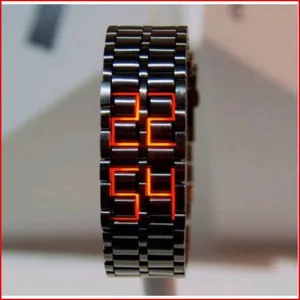 Metall LED Digitaluhr mit rotem Lavalicht-Display und stilvollem Gliederarmband.