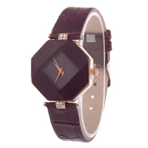 Damen Mode facettierte Zifferblatt Quarzuhr mit violettem Lederarmband und Strasssteinen.