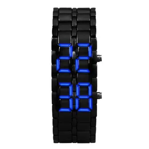Schwarze Metall LED Digitaluhr mit stilvollem blauem Lichtdisplay für kreative Modefans.