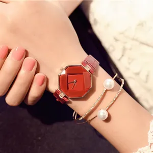 Modische Damen rote geometrische Kristall Glas Quarzuhr mit einem eleganten Armband.