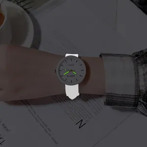 Orologio al quarzo alla moda con comodo cinturino in silicone lancette luminose coppia