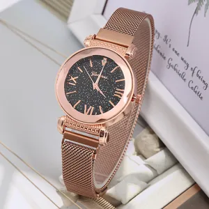 Vista di dettaglio dell'orologio da donna al quarzo in oro rosa con cinturino magnetico.