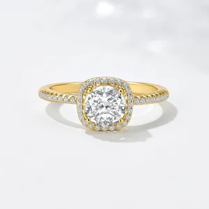 Exquisito anillo de halo de plata esterlina 925 con brillante diamante simulado de 1 quilate.