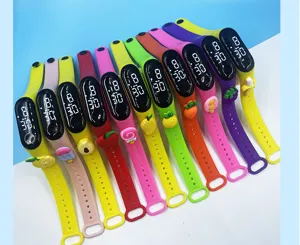 Bunte Silikon LED Sportuhr mit süßen Frucht Anhängern, kreative digitale Touch Uhr für Kinder.