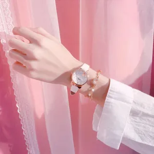 Carino orologio elettronico impermeabile per ragazze, orologio da polso bianco con stile.