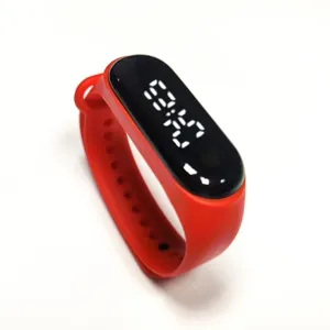 Montre bracelet de sport numérique LED rouge avec bracelet en silicone tactile quotidien.