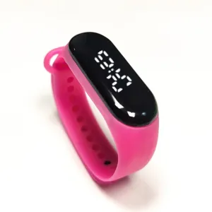 Montre de sport électronique LED en silicone rose, écran tactile numérique pour loisir mode.