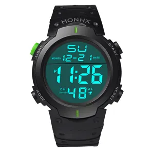 Vista dettagliata dell'orologio sportivo digitale nero con schermo LCD verde e cinturino.