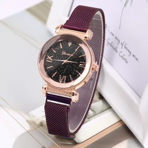 Vista dettagliata orologio da donna oro rosa con quadrante cielo stellato e cinturino magnetico viola.