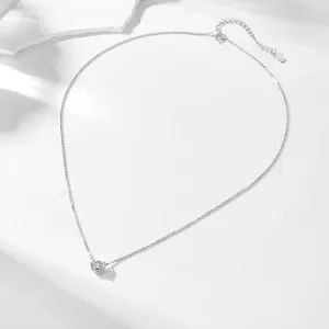 Zarte 925 Silber Moissanit Solitär Anhänger Halskette minimalistische Kette Detailansicht.