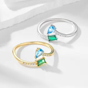 Gedetailleerd overzicht van zirkonia open ringen in goud en zilver met mooi geometrisch ontwerp.