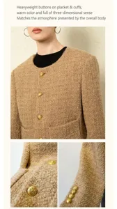 Elegante tweed korte jas voor dames, met klassiek ronde hals design en gouden knopen.