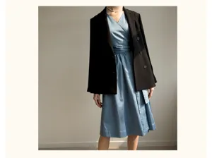 Robe portefeuille pour femme en coton pur style français avec col en V élégant.