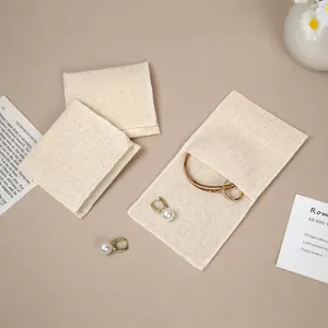 Bolsa de almacenamiento de joyas de lona beige, bolsitas de lino para anillos y pendientes.