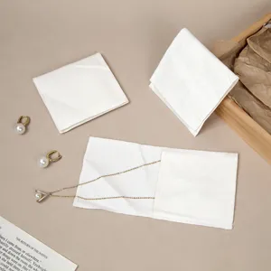 Sacchetto portagioie in cotone spesso dettaglio, custodia antipolvere in tela per accessori.