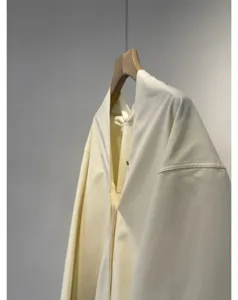 Detailed view of women's short cotton poplin shirt, elegant new Hanfu collar and wide sleeves.