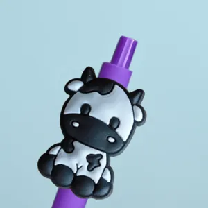 Niedlicher Cartoon-Kuh-Gelstift mit 3D-Silikon-Charm, lila Schreibwaren für Büro.
