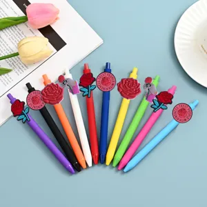 Bunte Gelschreiber Set mit süßen Rosen und Cartoon Anhängern, glattes Schreiben für Schule.