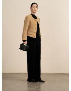 Elegante korte ronde hals tweed jas voor dames, gouden knopen, perfecte herfst kantoor kleding.