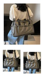 Borsa da viaggio per donna e uomo, borsone sportivo leggero per palestra con dettaglio scarpe.