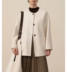Vue détaillée de manteau en laine femme automne hiver style veste minimaliste chic