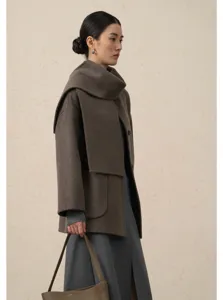 Élégant manteau écharpe en laine pour femme hiver cachemire mélange avec col enveloppant.