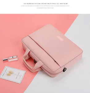 Vista detallada del asa de la bolsa para portátil rosa con diseño casual de negocios minimalista.