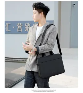 Bolso negro profesional para ordenador portatil con correa, estilo de negocios moderno.