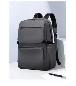Vista detallada de la mochila de negocios gris oscuro minimalista, gran capacidad útil.