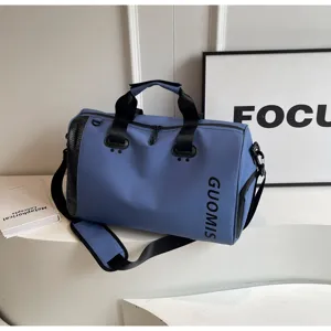 Blauwe reistas met grote capaciteit en sporttas met schouderband voor fitness en reizen