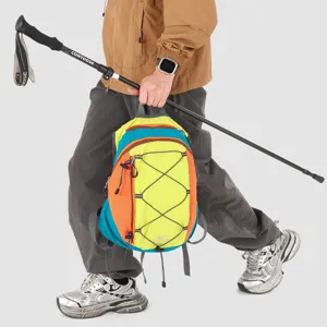Mochila deportiva ligera al aire libre, mochila de senderismo y ciclismo en colores contrastantes.