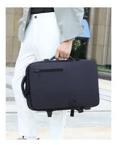 Vista detallada del asa de la mochila de negocios multifuncional y su bolsillo frontal.