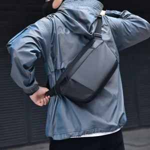 Schwarze Herren Taktische Umhängetasche, lässige wasserdichte Brusttasche für den Alltag