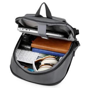 Mochila para portatil gris elegante con gran capacidad y compartimentos de almacenamiento.