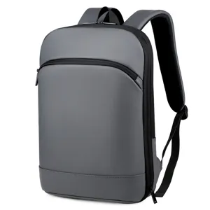 Mochila para portátil delgada y elegante en gris, ideal para viajes de negocios y uso diario.