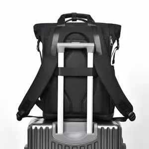 Schwarzer Business Herren Reise Rucksack mit grossem Volumen und Koffer Befestigung.